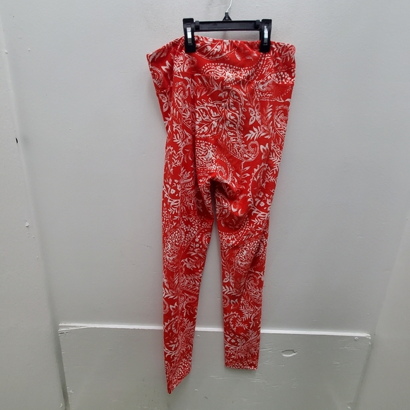 LuLAROE Bandana Print Red Thick & Curvy Leggings Like New - Picture 2 of 4